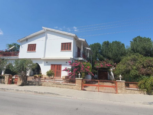 Detached House With a Large Garden, Suitable For A School, Nursery, Clinic And Office In Köklüçiftlik ** 