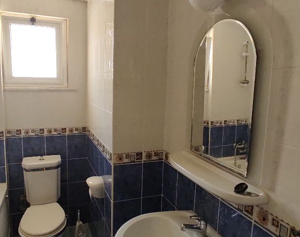 Yenikent bölgesinde içinde yardımcı evi bulunan 4+2 satılık müstakil villa