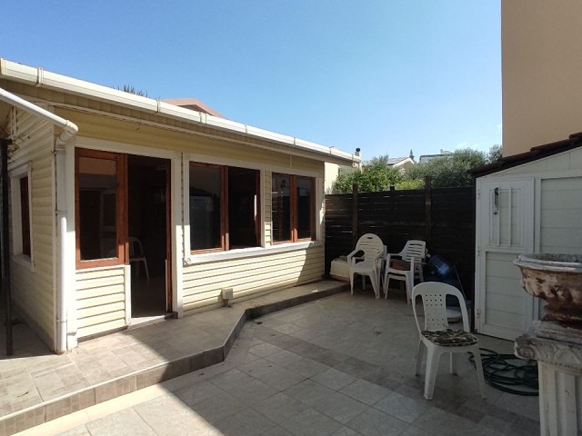 4+ 2 detached villa for sale with an auxiliary house in the Yenikent district ** 