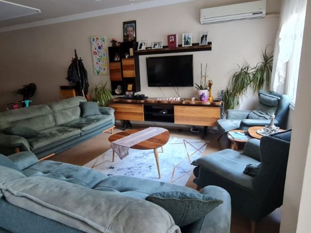 Sehr geräumige Wohnung mit 145 m2 3+1 Renovierung in Ortaköy ** 