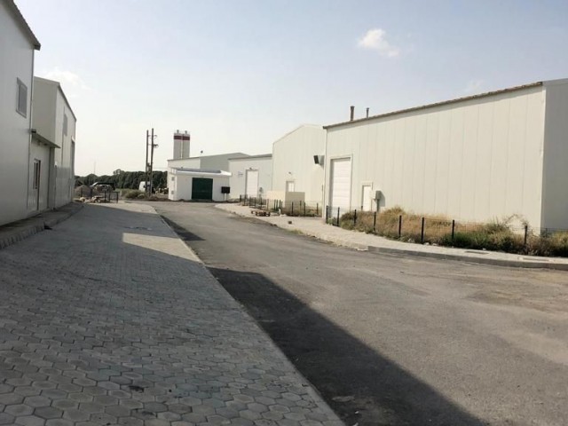 Mietlager von 300m2 im Industriegebiet Haspolat ** 