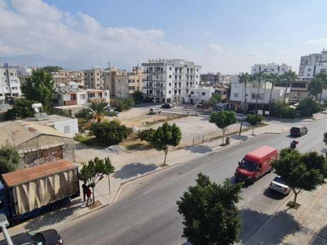 Gönyeli Anayol Üstü İster Kendiniz Oturun İster Kiralayın 