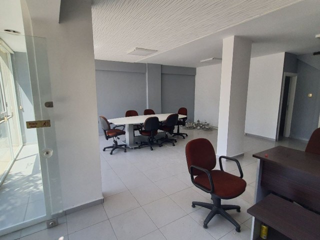 140m2 büyüklüğünde Ofis / Dükkan...