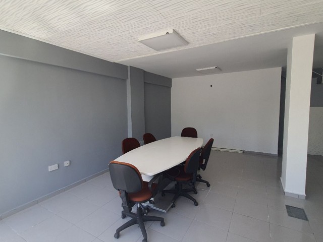 office / Shop with a size of 140m2... ** 