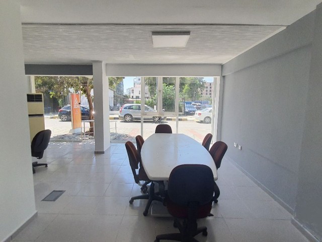 office / Shop with a size of 140m2... ** 