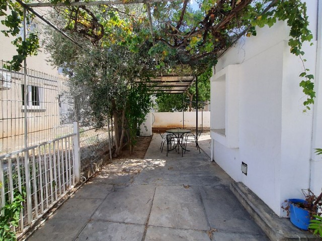 Those who are looking for an OFFICE / WORKPLACE in Köşklüçiftlik, our house with a garden is waiting for its new tenants... ** 