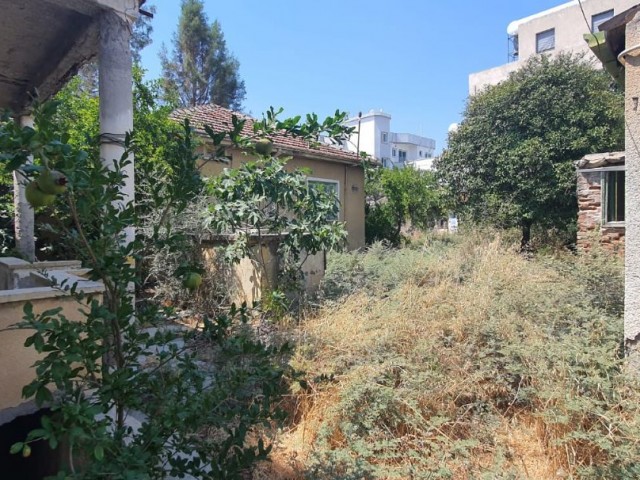 Freistehender Wohnbereich mit großem Garten mit historischer Textur in der Kaskade ** 