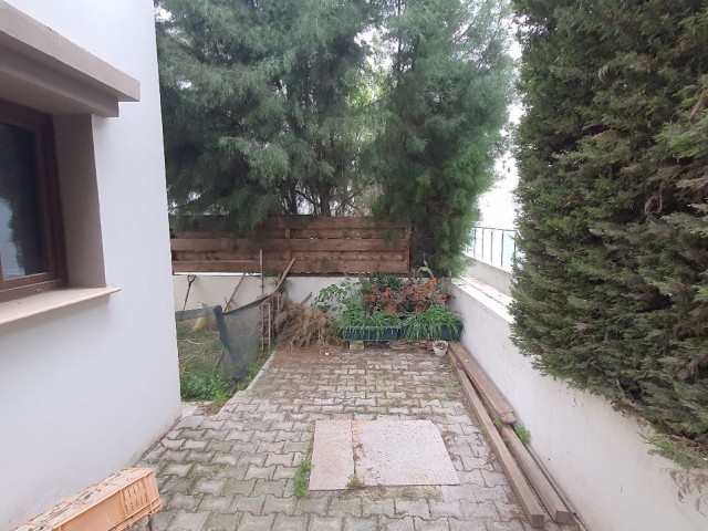 Unsere FRIEDLICHE VILLA in Yenikent, in der Sie mit Ihrer Familie sitzen können, erwartet Sie ...