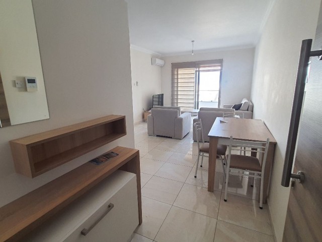 Girne merkezde, 75m2 büyüklüğünde, EŞYALI 2+1 DAİRE...  