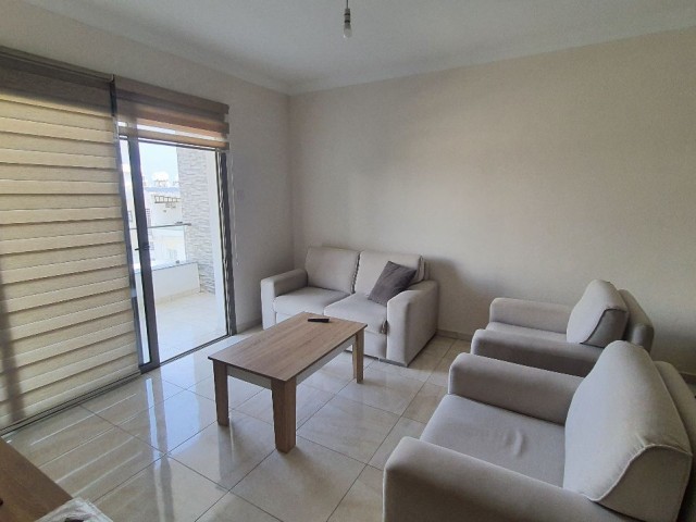 Girne merkezde, 75m2 büyüklüğünde, EŞYALI 2+1 DAİRE...  