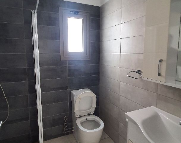 Girne merkezde, 75m2 büyüklüğünde, EŞYALI 2+1 DAİRE...  