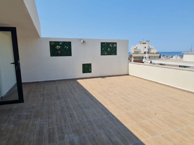 Duplex-Penthouse mit Meer- und Bergblick im Zentrum von Kyrenia