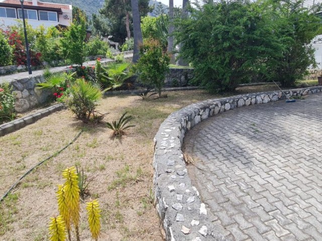 Gartenvilla mit 5 Schlafzimmern in ruhiger Lage in Çatalköy