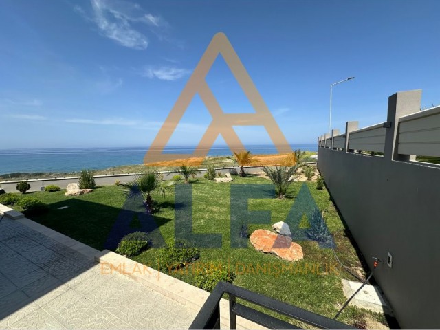 Girne Esentepe Bölgesinde Denize Sıfır Ultra Lüx 4+1 Villa