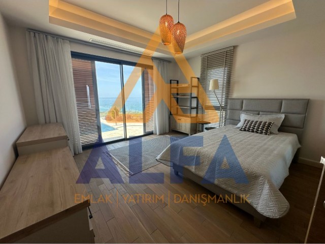 Girne Esentepe Bölgesinde Denize Sıfır Ultra Lüx 4+1 Villa