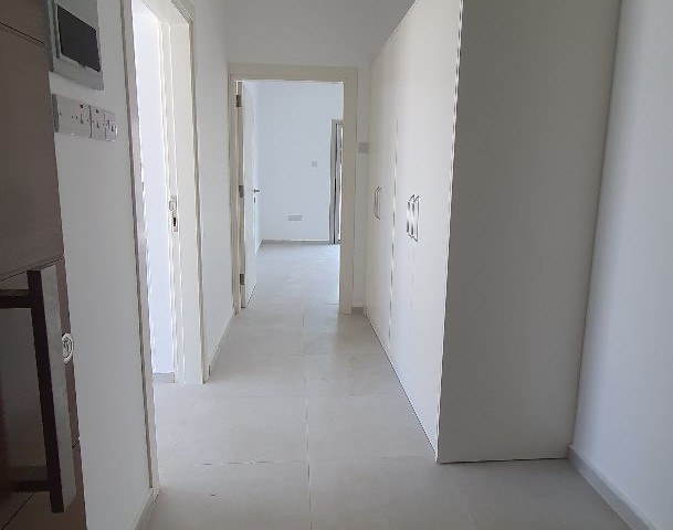 Girne merkezde, 100m2 büyüklüğünde, EŞYASIZ 1+1 OFİS...  