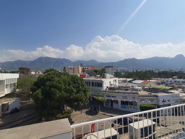 UNMÖBLIERTES 1+1 BÜRO im Zentrum von Kyrenia, 100m2 groß...