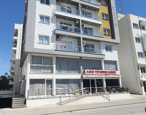 Vollmöblierte 2+1-Wohnung gegenüber dem Kiler-Supermarkt in Gönyeli...