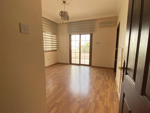 Penthouse Zu verkaufen in Yukarı Girne, Kyrenia