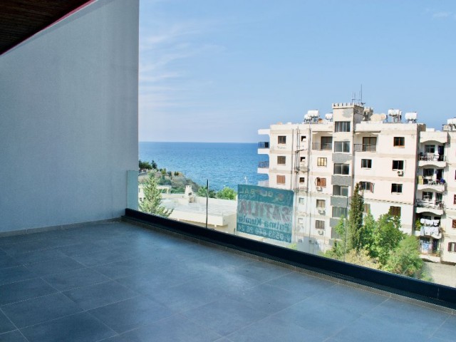 Girne Merkez’de 3+1 Satılık Penthouse | Dublex | Kale ve Deniz Manzaralı