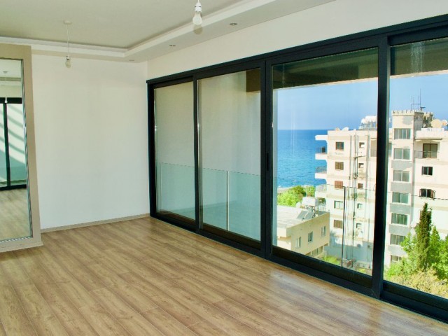 Girne Merkez’de 3+1 Satılık Penthouse | Dublex | Kale ve Deniz Manzaralı