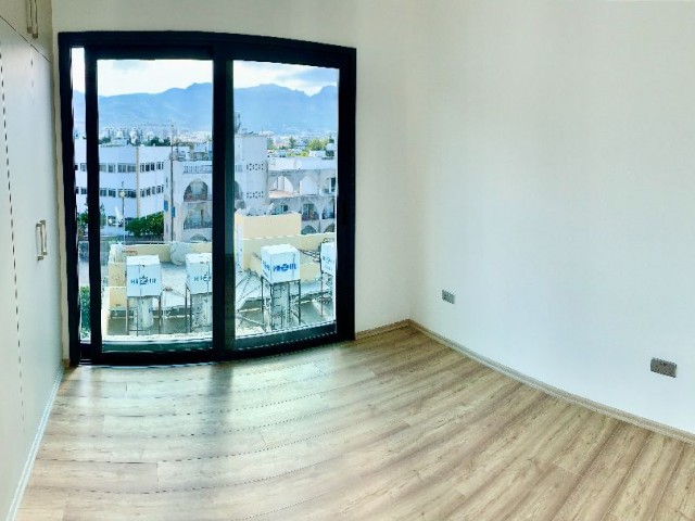 Girne Merkez’de 3+1 Satılık Penthouse | Dublex | Kale ve Deniz Manzaralı