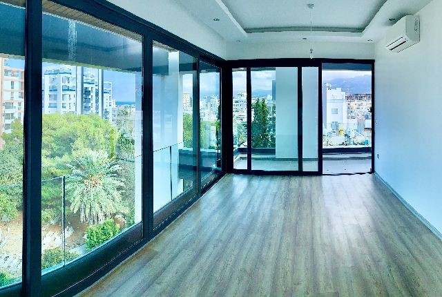 Girne Merkez’de 3+1 Satılık Penthouse | Dublex | Kale ve Deniz Manzaralı