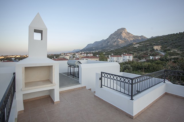 3+1 Villa for Sale in Kyrenia Karsiyaka | With Mountain and Sea Views ** 