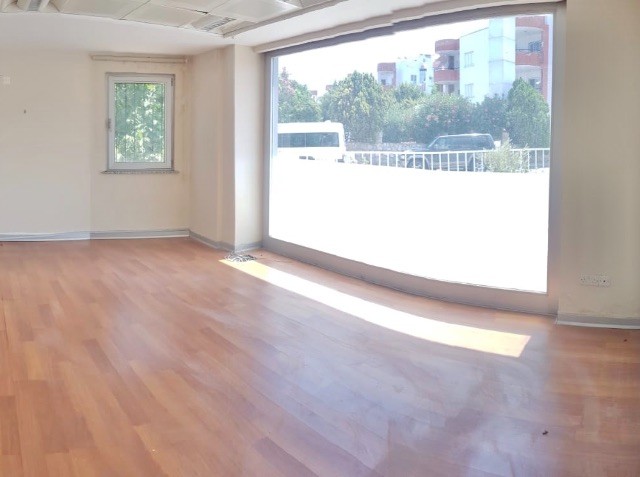 Girne Merkez'de 150 m2 Kiralık Dükkan ya  da Ofis | Ticari İzinli