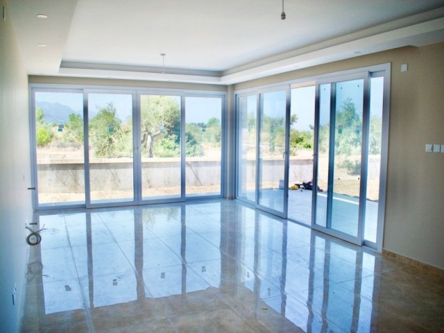 4+1 Villa zum Verkauf in Kyrenia Chatalköy / Pool und ruhig ** 