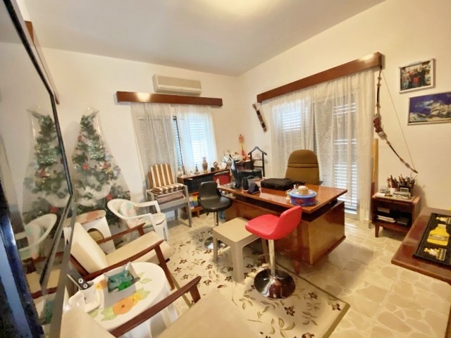 3+ 1 Apartment for Sale in Kyrenia Central | 234m2 / Well-maintained ** 