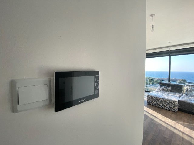 Kyrenia Zentrum / 2 + 1 Penthouse / mit Blick auf das Meer und den Yachthafen / voll neue Möbel und Haushaltsgeräte | ** 