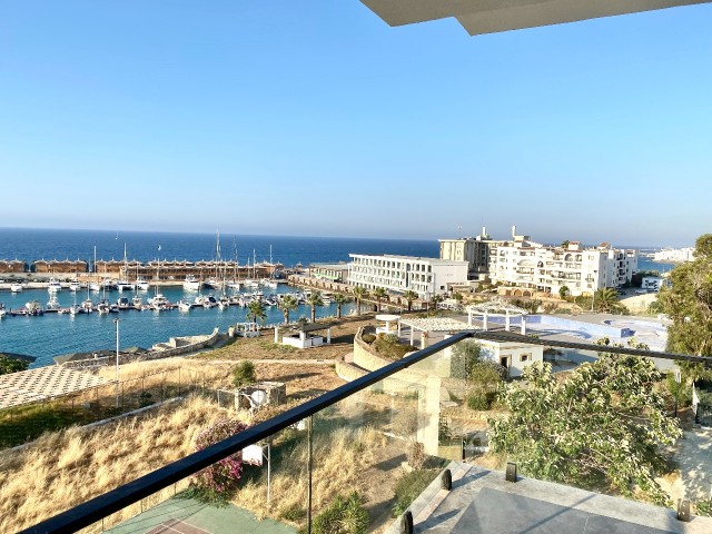 Kyrenia Zentrum / 2 + 1 Penthouse / mit Blick auf das Meer und den Yachthafen / voll neue Möbel und Haushaltsgeräte | ** 