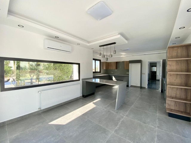 Girne Edremit | 4+1 Lüks Satılık  Villa | Havuz | Bağımsız 40 m2 Misafir Veya Hobi Evi| Merkezi Kalorifer  Sistemi |