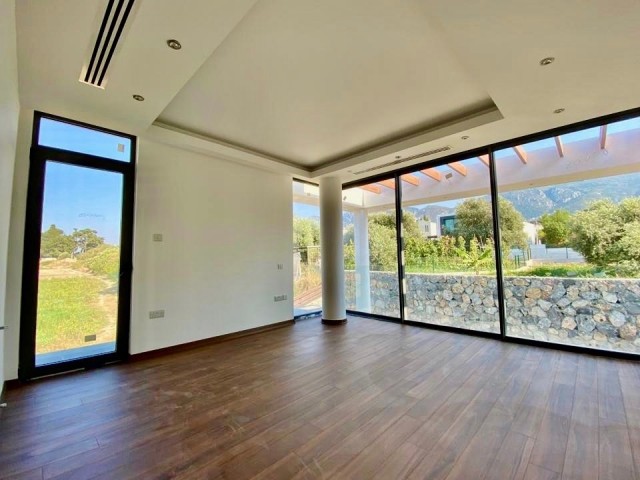 Kyrenia Ozanköy 3 + 1 Neue Villa / Privater Pool / Garten 520m2 / bereit zum Umzug | ** 