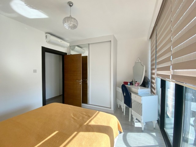 Kyrenia Zentrum / Bereit Zum Umzug / Voll Möbliert |Hohe Miete / 2 + 1 Luxus-Wohnung Zum Verkauf / 5. Kat ** 