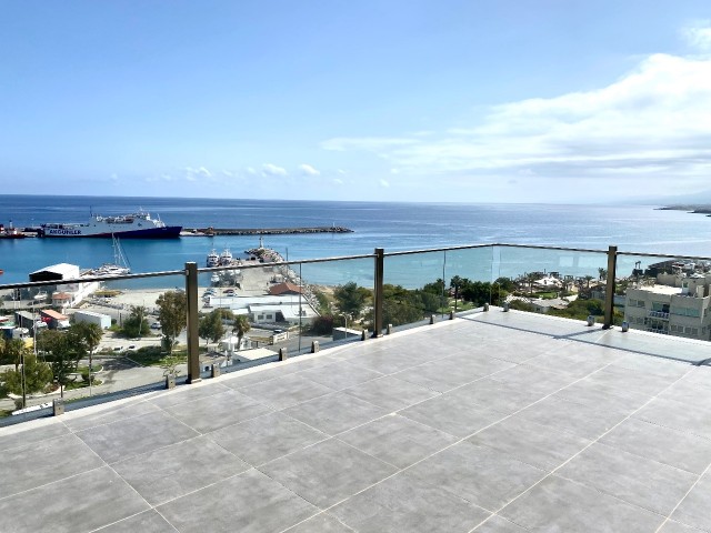 Girne Merkez | Muhteşem Deniz ve Marina Manzarası |  Penthouse | Çok Geniş Salon veYemek Odası |  Merkezi Kalorifer Sistemi