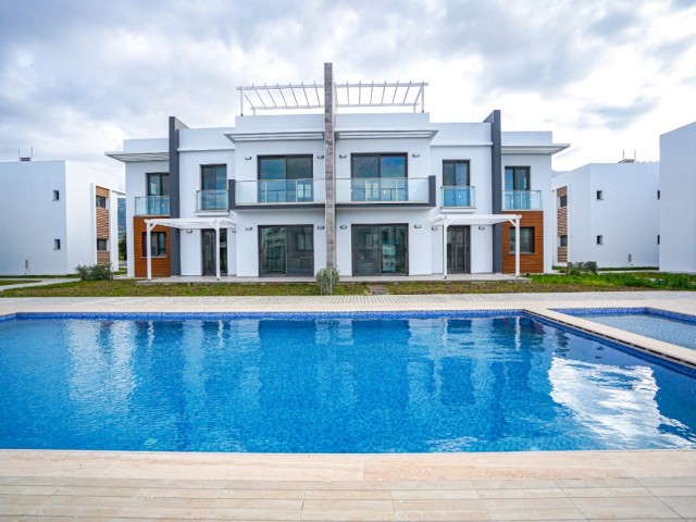 Kyrenia, Ozanköy / in gepflegtem Gelände / 70 m2 Wohnung mit eigener Dachterrasse / Pool ** 