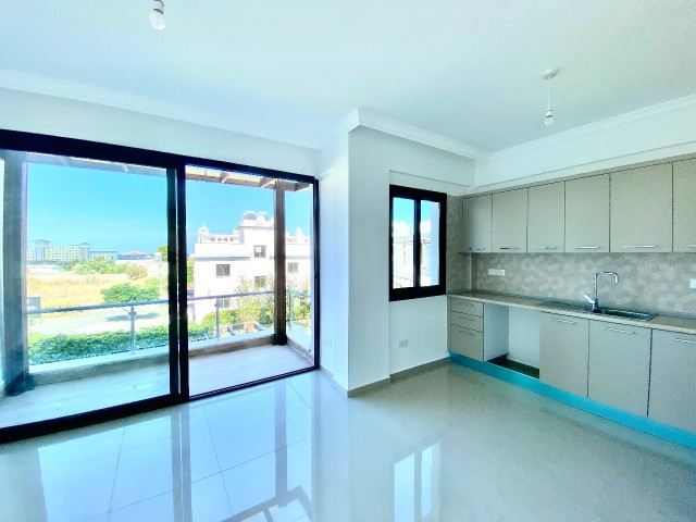 Girne,Alsancak | Denize 100 mt Mesafede | 150 m2 Özel Bahçe | Havuz