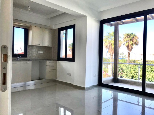 Girne,Alsancak | Denize 100 mt Mesafede | 150 m2 Özel Bahçe | Havuz