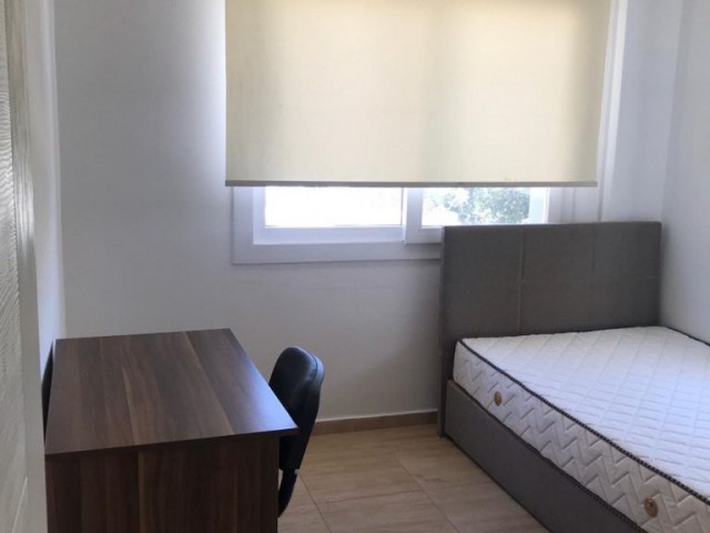 Kiralık  2+1 eşyalı daire Mağusa Merkezde Lemar AVM nin arkasında