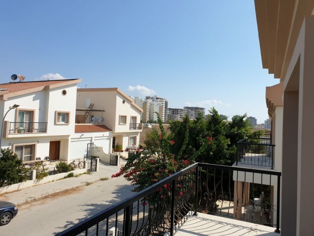 Satılık 3+1 villa Longbeachte