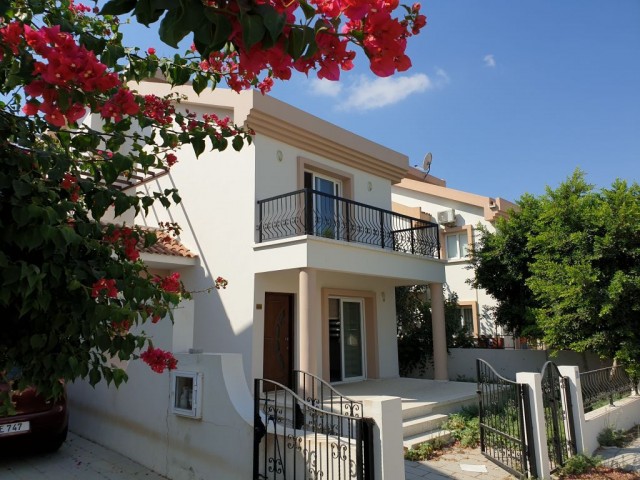 Satılık 3+1 villa Longbeachte