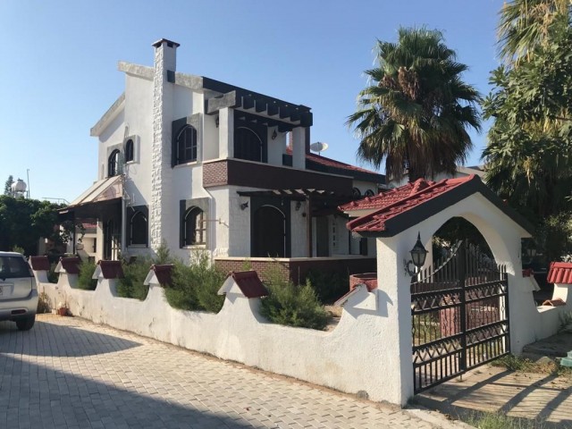 İSKELE MERİT OTEL KARŞISINDA KİRALIK 3+1 VİLLA