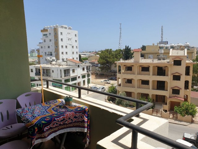 zu verkaufen 1 + 1 möblierte Wohnung im Zentrum von Famagusta ** 