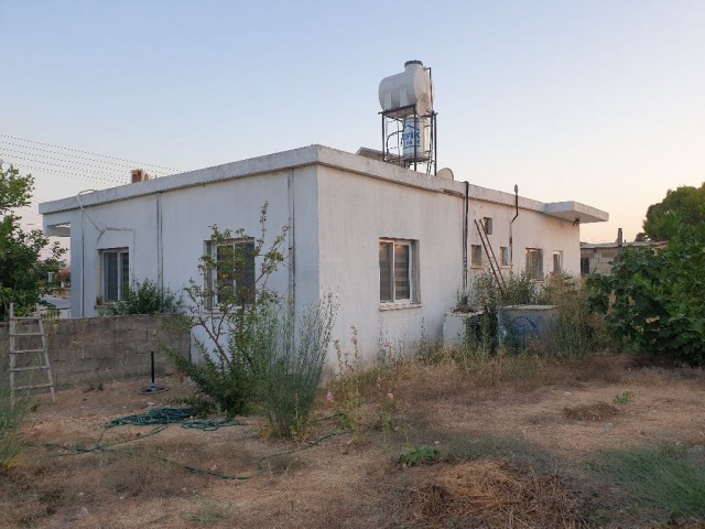 zu verkaufen 3 + 1 Einfamilienhaus mit einstöckigem Garten in Famagusta chayrovada ** 