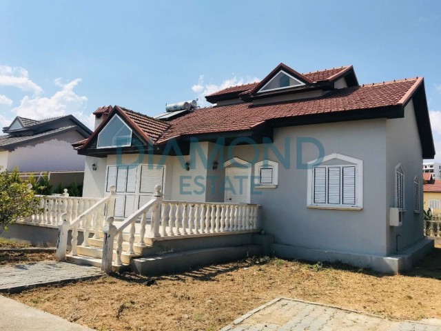 İskele Boğaz'da Kiralık 5+1 Villa