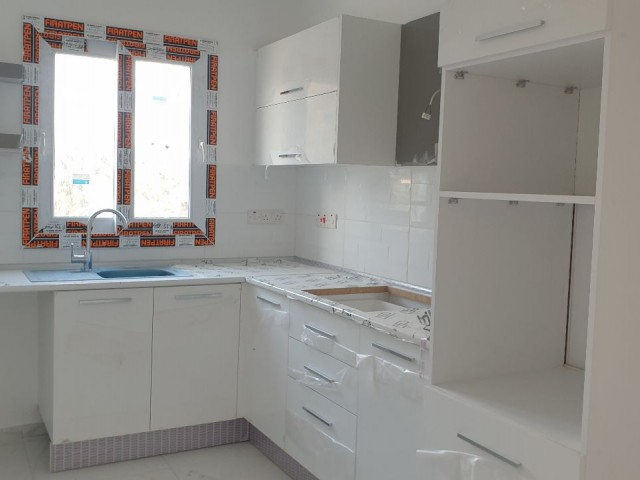 Zu verkaufen 3 + 1 neue Wohnung in Canakkale ** 