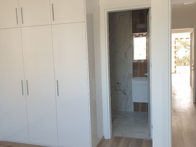 Zu verkaufen 3 + 1 neue Wohnung in Canakkale ** 