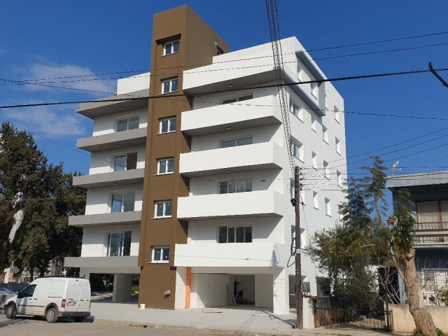 Zu verkaufen 3 + 1 neue Wohnung in Canakkale ** 